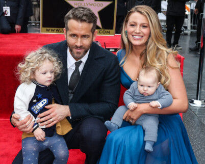 STJAL SHOWET: Da Ryan Reynolds fikk sin stjerne viste han og Blake Lively frem sine to barn. Foto: NTB Scanpix STJAL SHOWET: Da Ryan Reynolds fikk sin stjerne viste han og Blake Lively frem sine to barn. Foto: NTB Scanpix